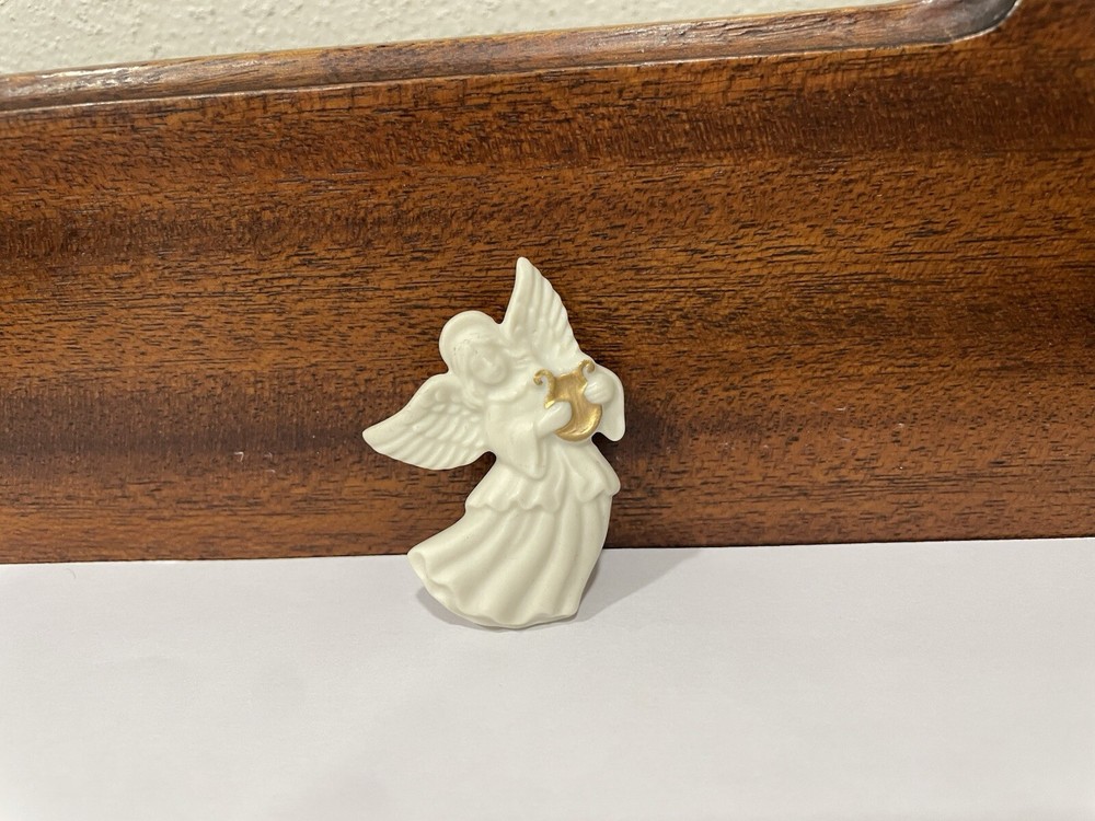 LENOX Christmas Angel Brooch Holding Gold Harp Holiday Lapel Pin Jewelry