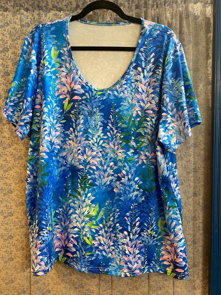 Clothing-Ladies Top Plus Size Short Sleeve V-Neck Wisteria Floral Print-2XL