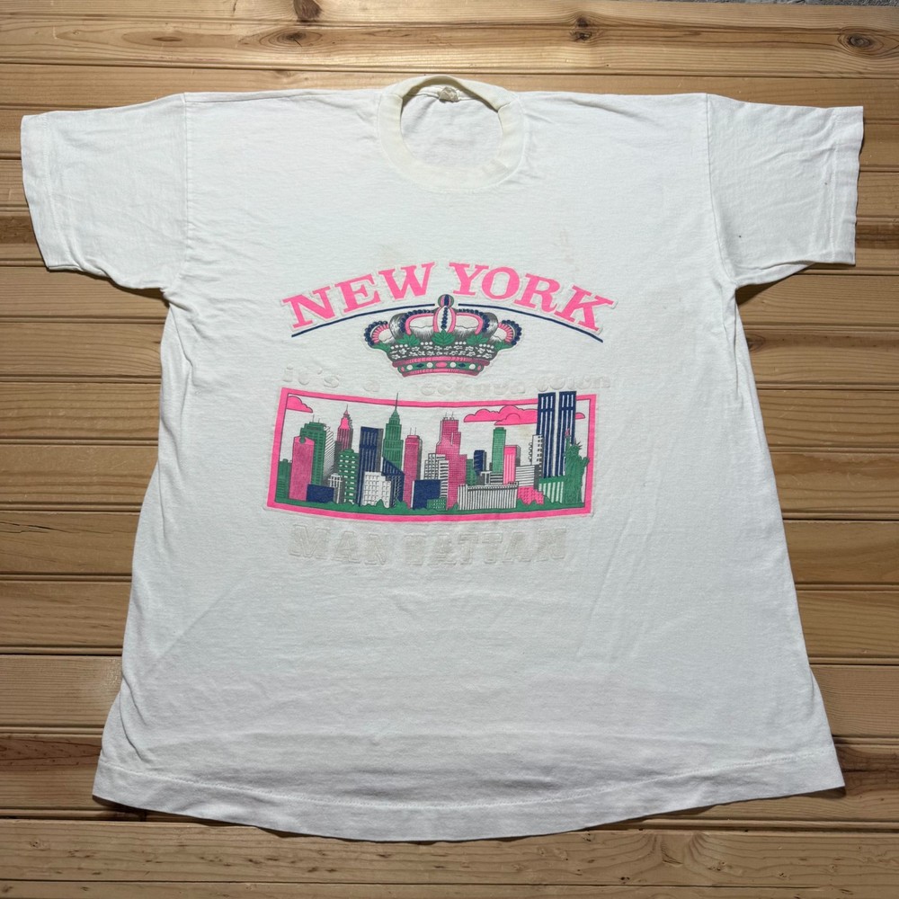 Vintage 80s New York Manhattan It’s A Heckuva Town Skyline T-Shirt - Size Large