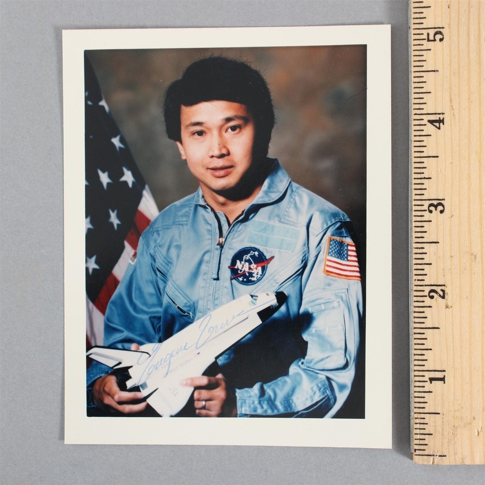Authentic NASA Challenger Astronaut TAYLOR GU-JIN WANG Autographed PhotographRARE ... Signed & Authentic... NO RESERVE