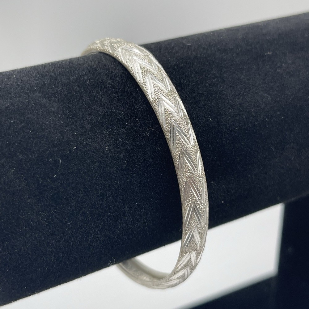 Vtg FAS Etched Sterling Silver 8mm Bangle Bracelet Latch, 7.50