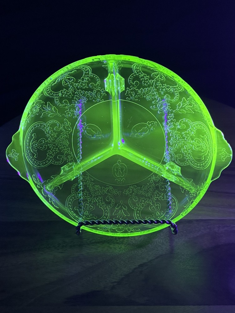 Vintage Green Uranium Indiana Glass Horseshoe Divided 3 Footed Relish Dish