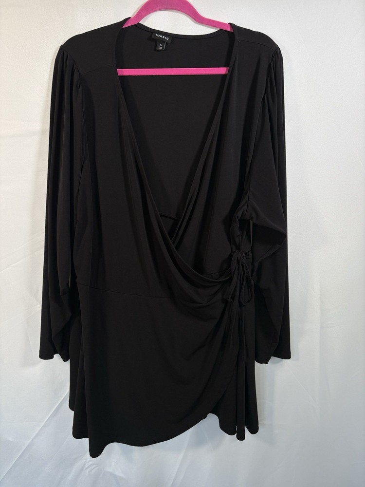 Torrid Top Size 5 Pullover Long Sleeve Black