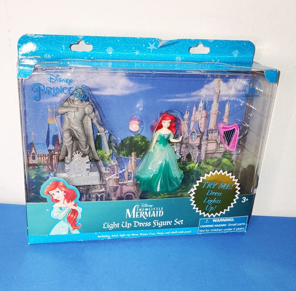 Disney The Little Mermaid Ariel Light Up Dress Figure Set, WORKS!