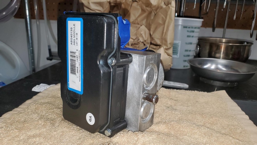 ABS Pump Module Assembly 09 10 11 Ford Crown Victoria 9W73-2C346-AD-image