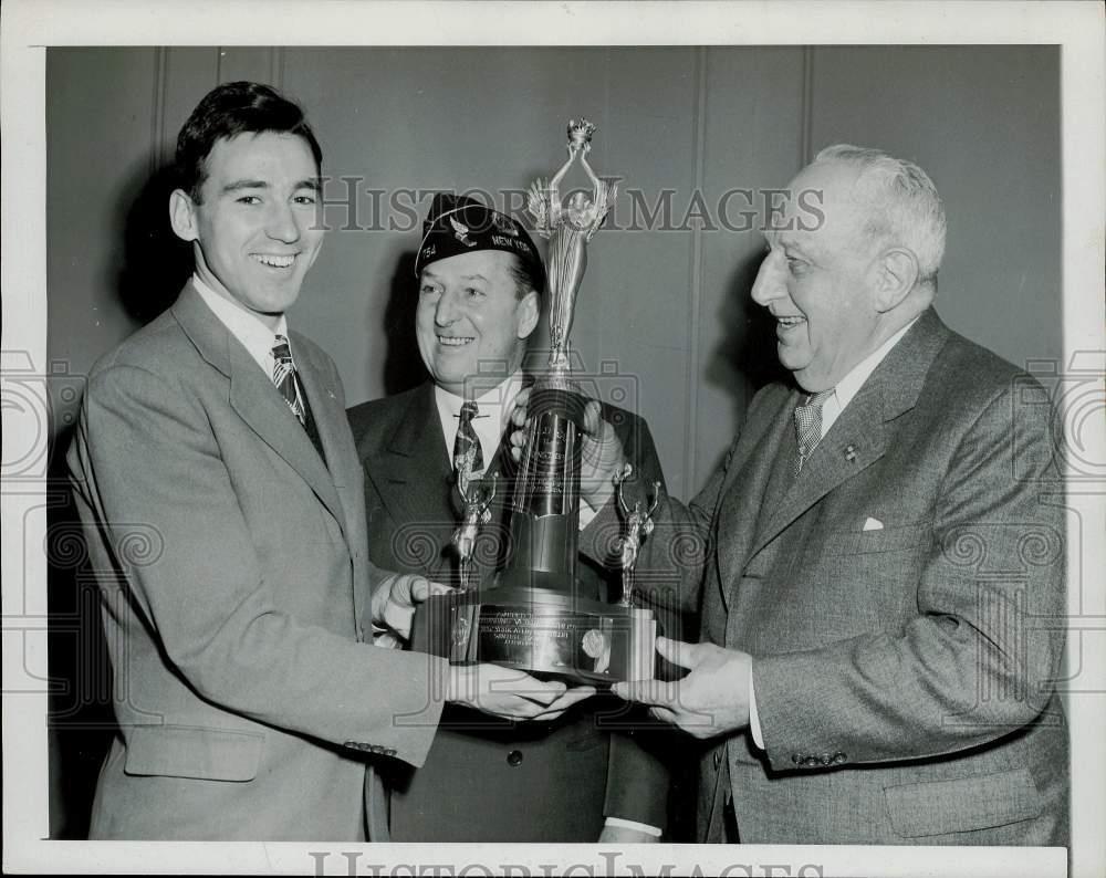 1946 Press Photo Leslie MacMitchell presented Trophy at New York Athletic Club