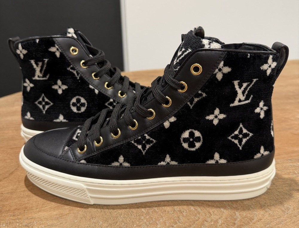 LOUIS VUITTON  MONOGRAM STELLAR SNEAKERS SIZE 37 / WOMEN’S US 7 EXCELLENT COND..