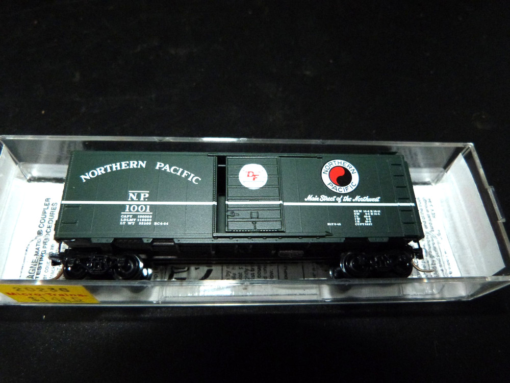 N Scale Micro Trains Northern Pacific 40' Boxcar 1001