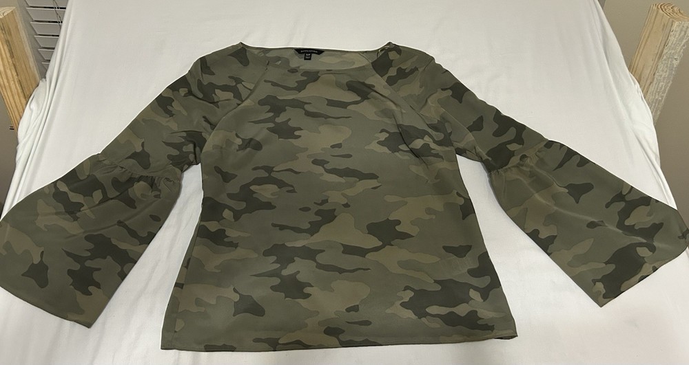 Banana Republic Green Camo Bell Sleeve Blouse Women’s Small Sheer Long Sleeve