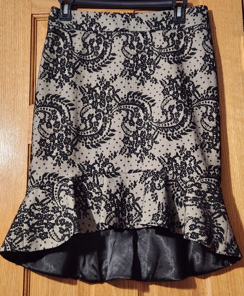 Bebe Trumpet Laced Skirt Womens Sz M Cream Black Lace Overlay Floral Victorian