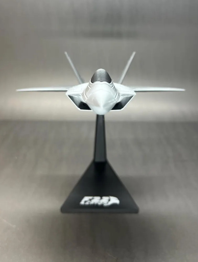 F-22 Raptor Fighter Jet Desk Model with Stand 1:72 Scale Airplane