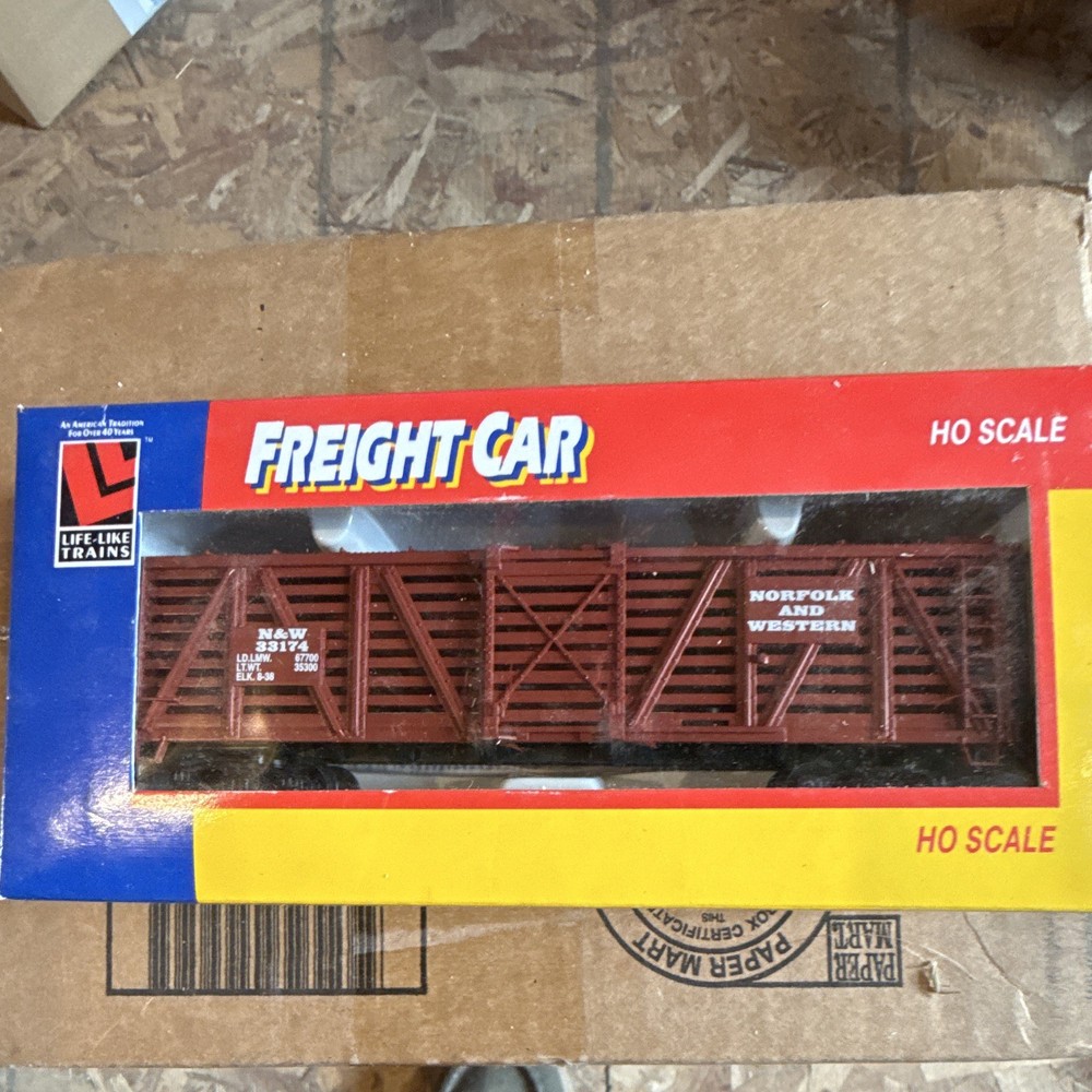 Life-Like Trains Norfolk and Western HO Stock Car Brown Analog MPN 8568 #33174