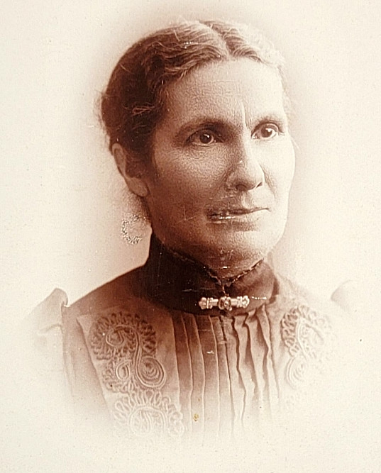 Antique Vintage Photo Cabinet Picture Portrait Elderly Lady Woman Dress Illinois