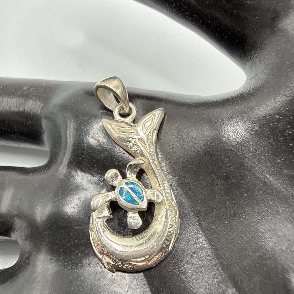 VTG 925 Sterling Silver Opal Sea Turtle W/ Whale Tail Pendant. 3.4 Grams.