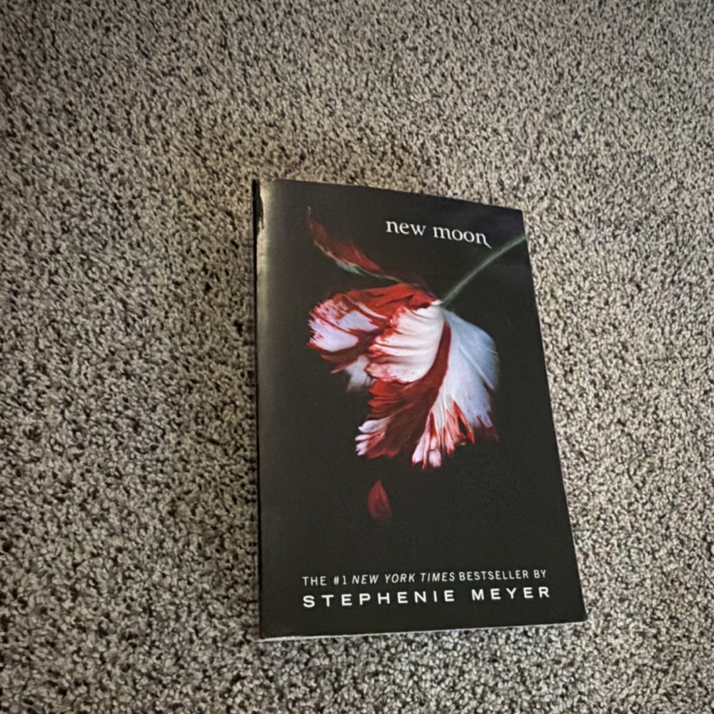 New Moon by Stephenie Meyer Paperback Twilight Saga Young Adult Romance Hachette