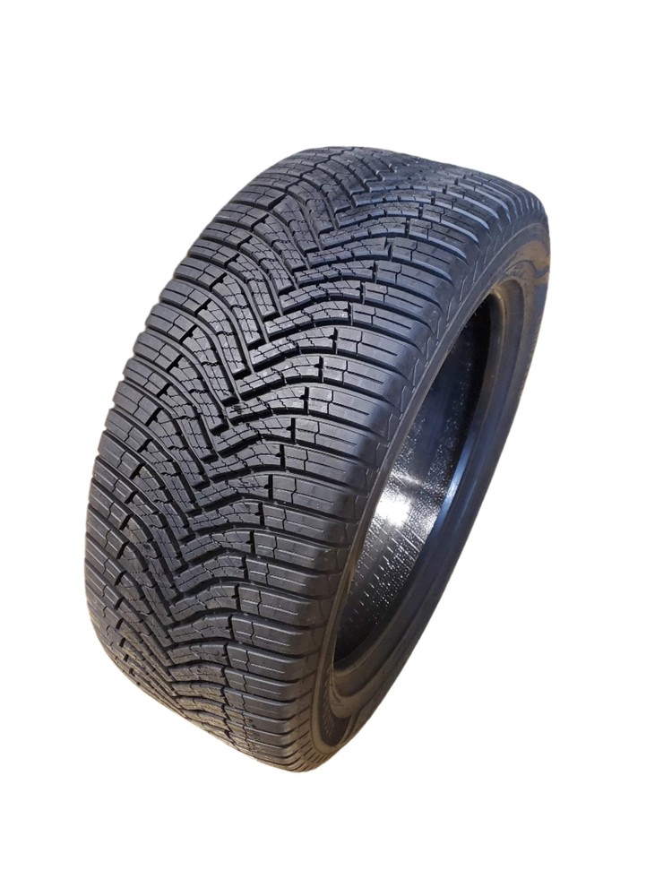 Goodyear Assurance WeatherReady 2 265/50R20 All-Season Tire for Superior Traction
