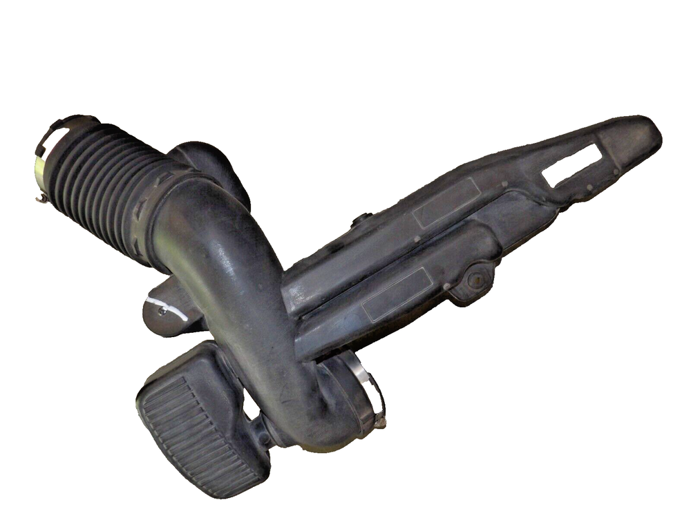 Воздухозаборная трубка двигателя от воздухоочистителя 15901934 Cadillac Escalade 6,2 л V8