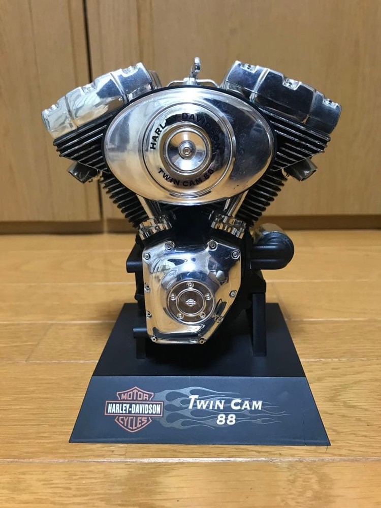 Harley Davidson twin cam 88 cubic inch engine #0341f7
