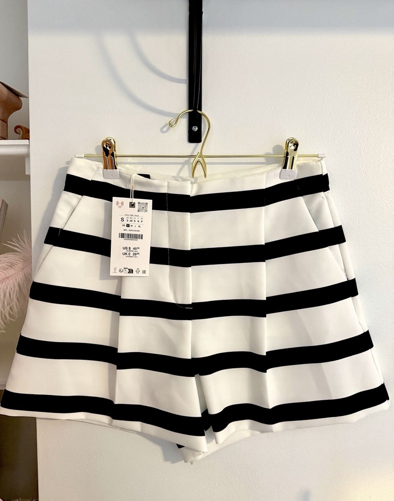 NWT Zara Pleated Striped Shorts Navy Blue And White
