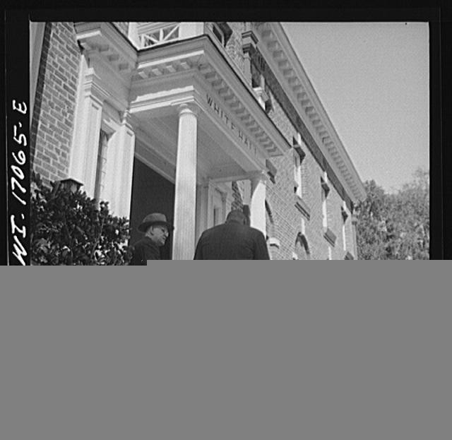 Photo:White House Washington DC 1900s Entrance Columns Men