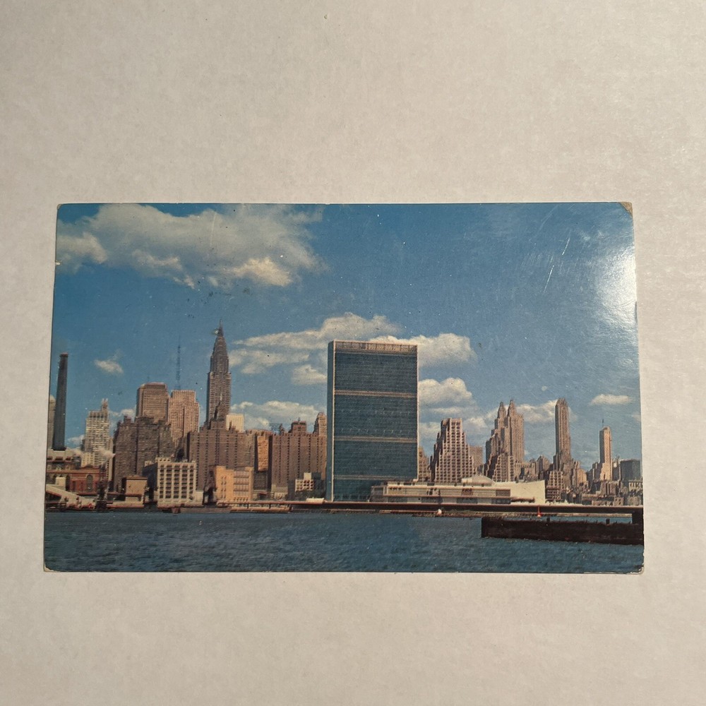 Vintage Postcard UNITED NATIONS  SECRETARIAT BUILDING  New York River View