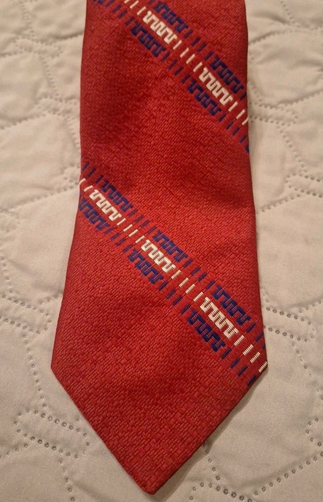 Vtg Retro 100% Polyester Textured Red With A Weave Pattern Mens Tie