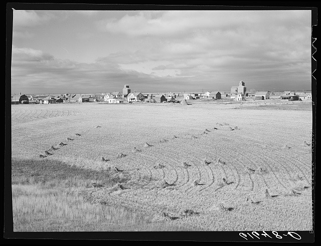 Photo:Surrey North Dakota 1940 Farm Townscape Grain Fields