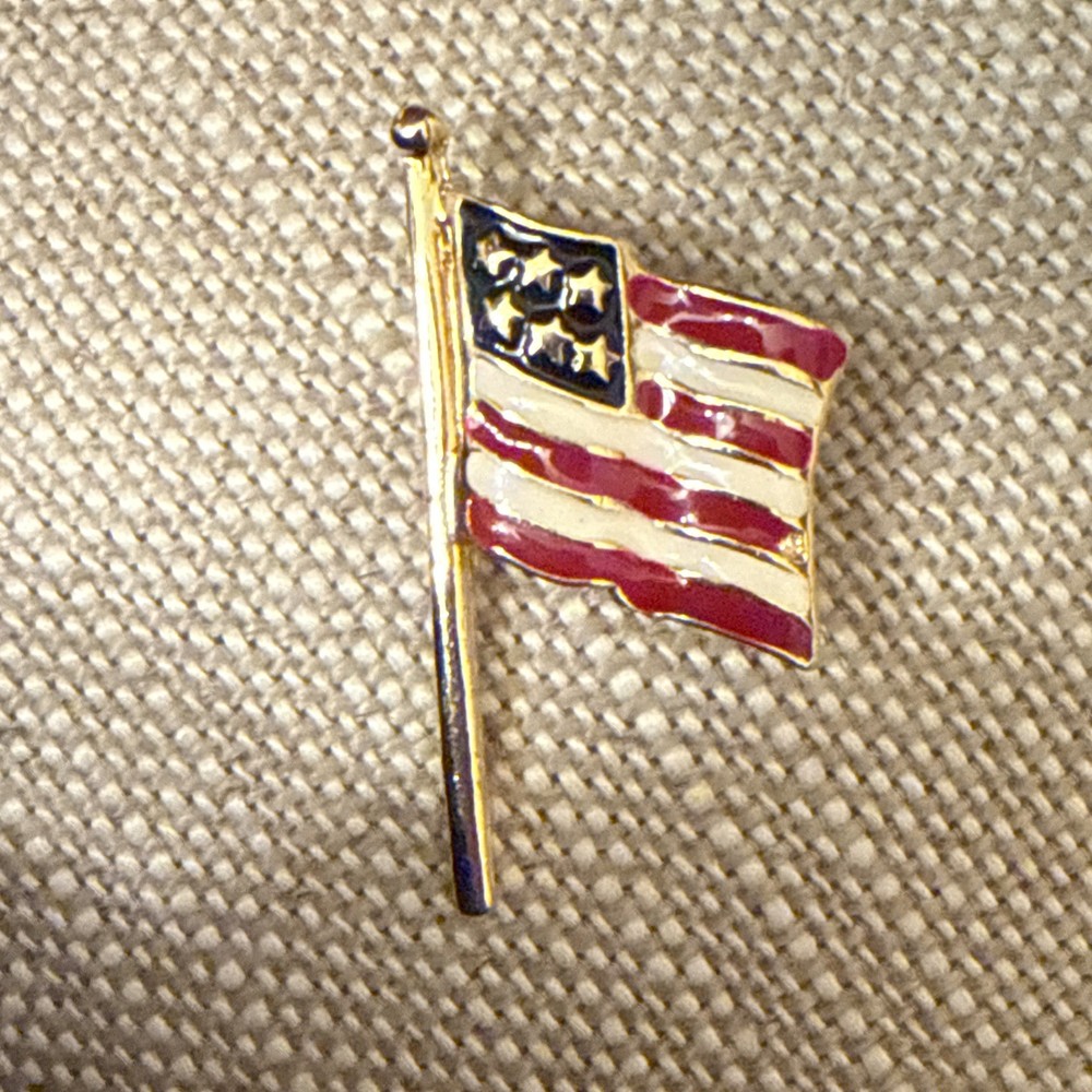 VTG Gold Tone & Enamel American Wavey Flag Brooch Pin Patriotic Red White Blue