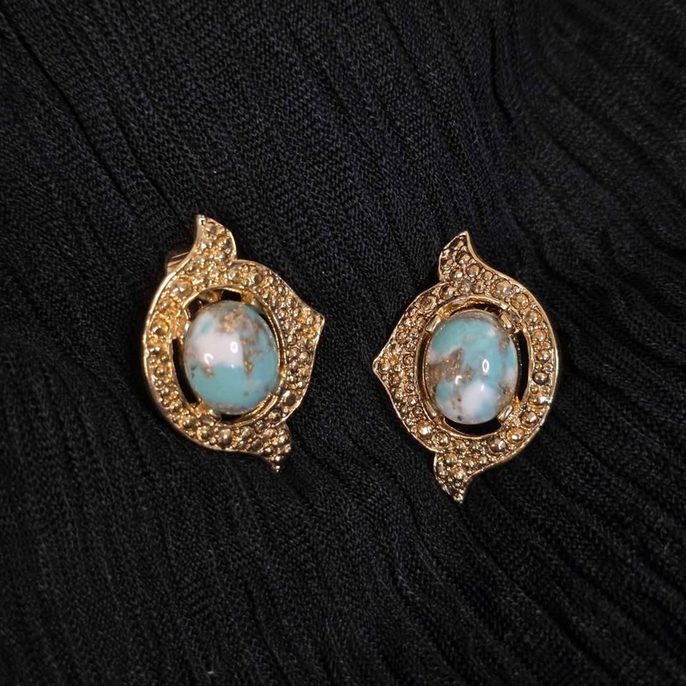 Vintage Sarah Coventry Faux Turquoise Clip Earrings Gold Tone Southwestern Boho
