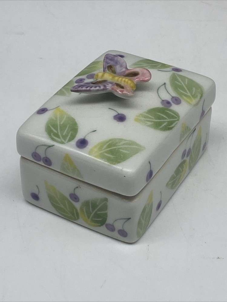 Andrea by Sadek Porcelain Trinket Box Butterfly Lid Leafs Garden Cottage