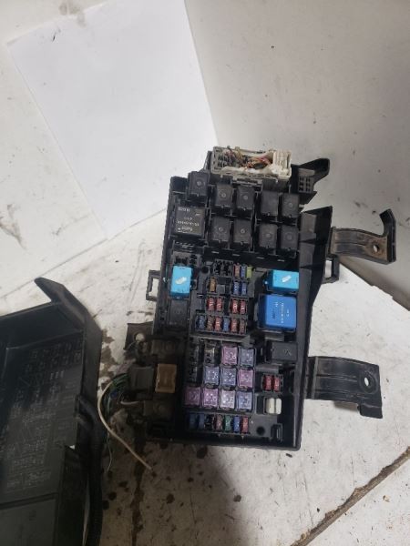 2003-2005 MAZDA 6 Factory Fuse Box Junction Box Engine Tested OEM***SHIPS SAME DAY ****Tested