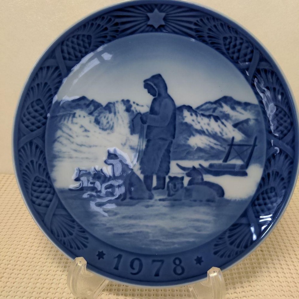Royal Copenhagen 1978 Year Plate Christmas Decorative Collection Used