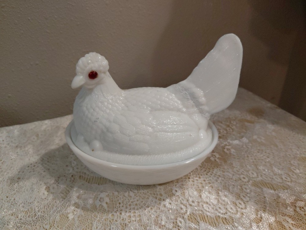 Westmoreland, Vintage, Milk glass, Split Tail  Hen on Nest  5.5 inches