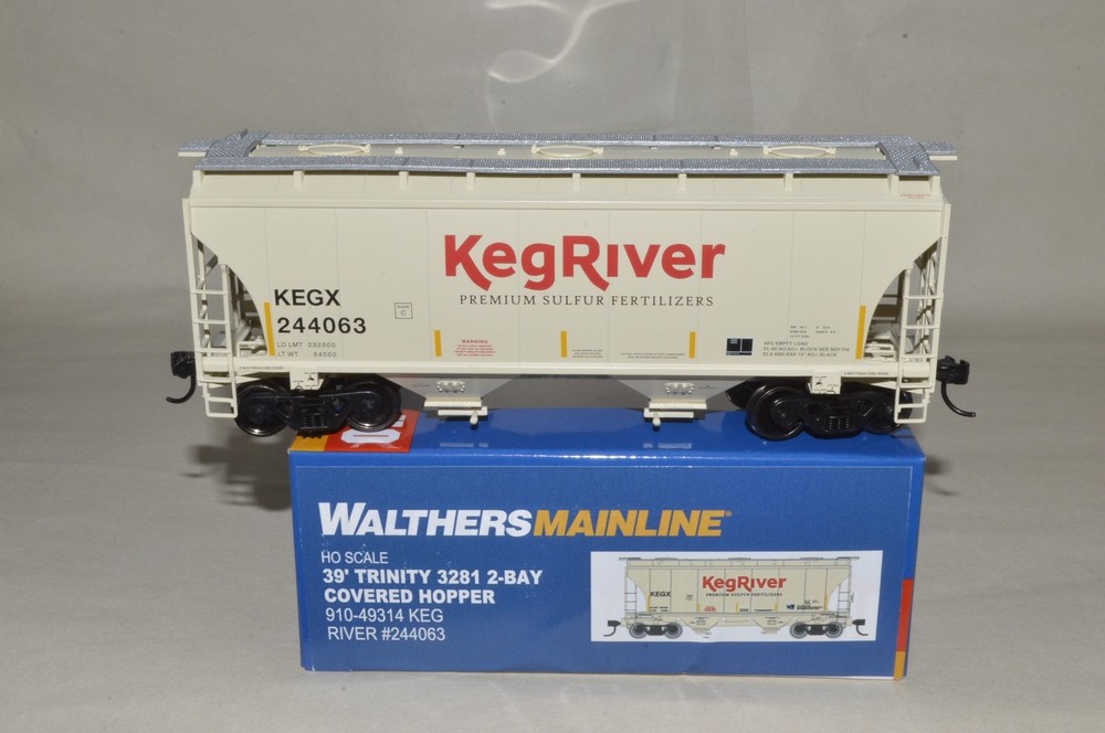 HO Walthers Keg River Fertilizer 39' Trinity 3281 2 bay covered hopper 244063