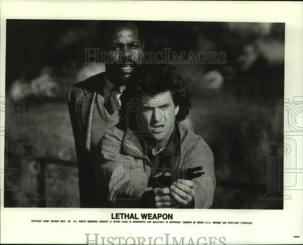 1987 Press Photo Actor Mel Gibson with co-star in 