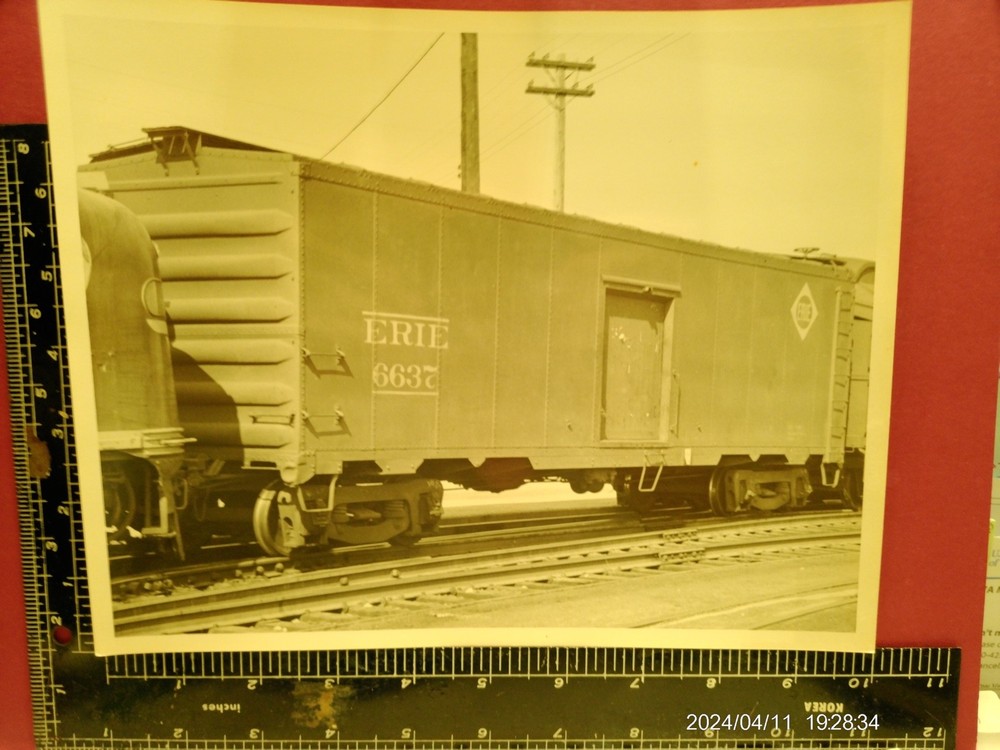 Erie Railroad Metal Box Car #6637 Photo