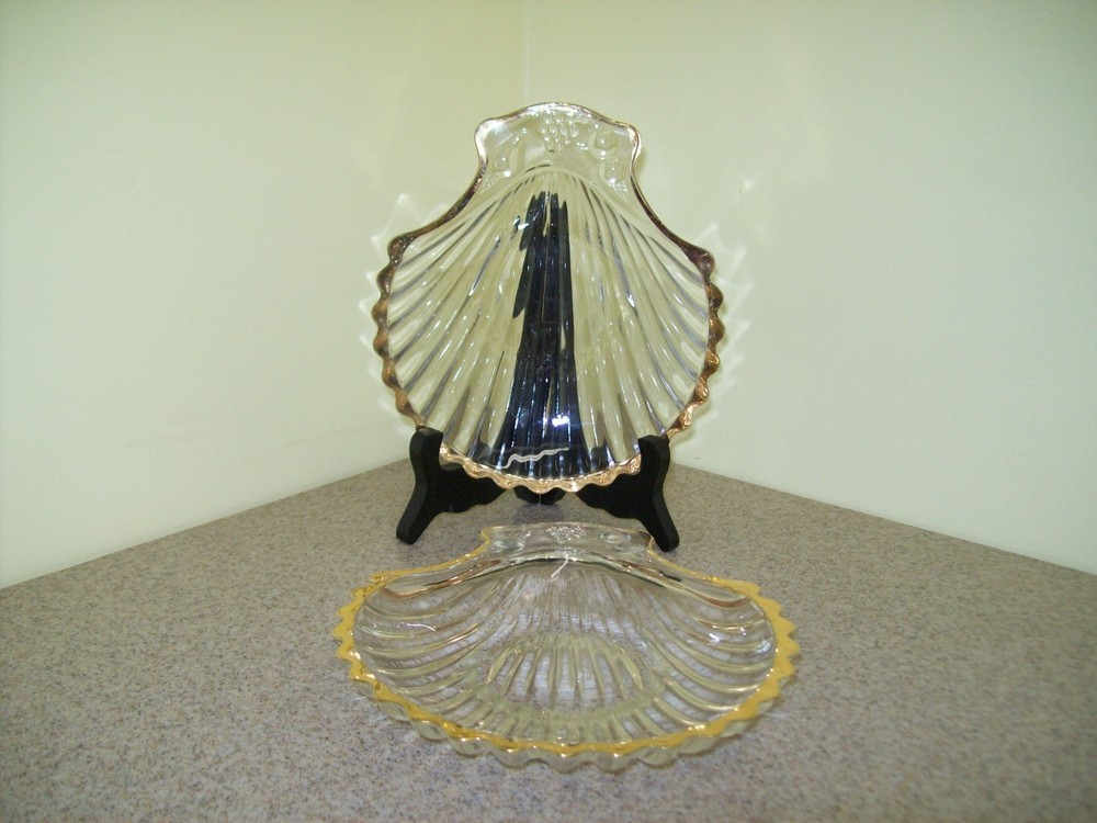 Vintage Glass with Gold Trim Clam Shell Dessert Fruit Plates Set of 2