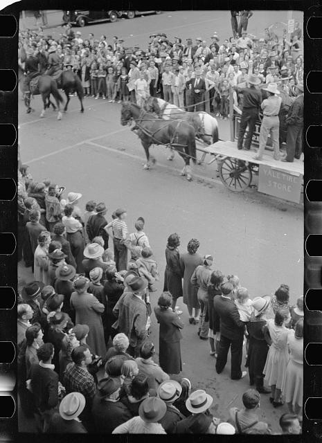 Photo:Billings Montana 1939 Go Western Parade Horses Crowd