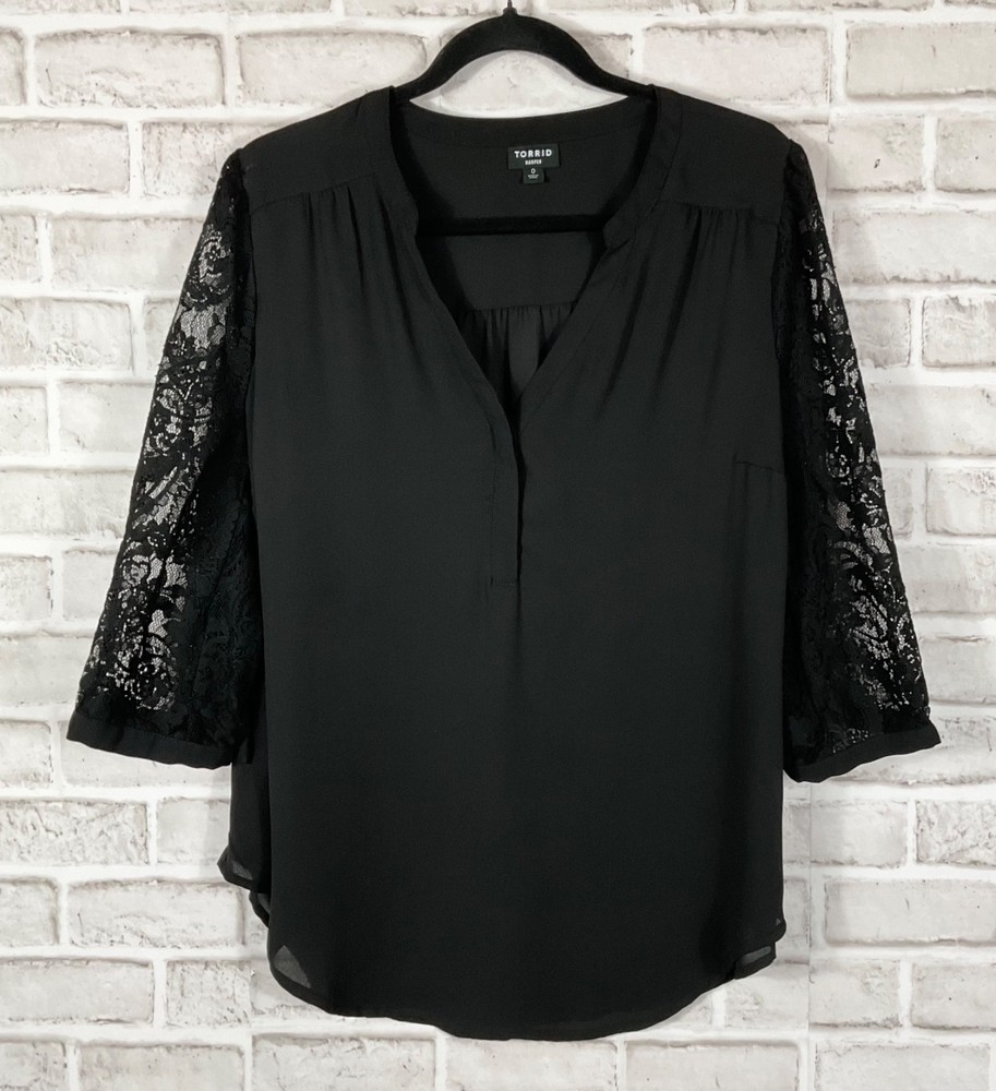 Torrid Tops Women’s Sz 0 Black V-Neck 1/4 Button Up Pleated 3/4 Lace Sleeves