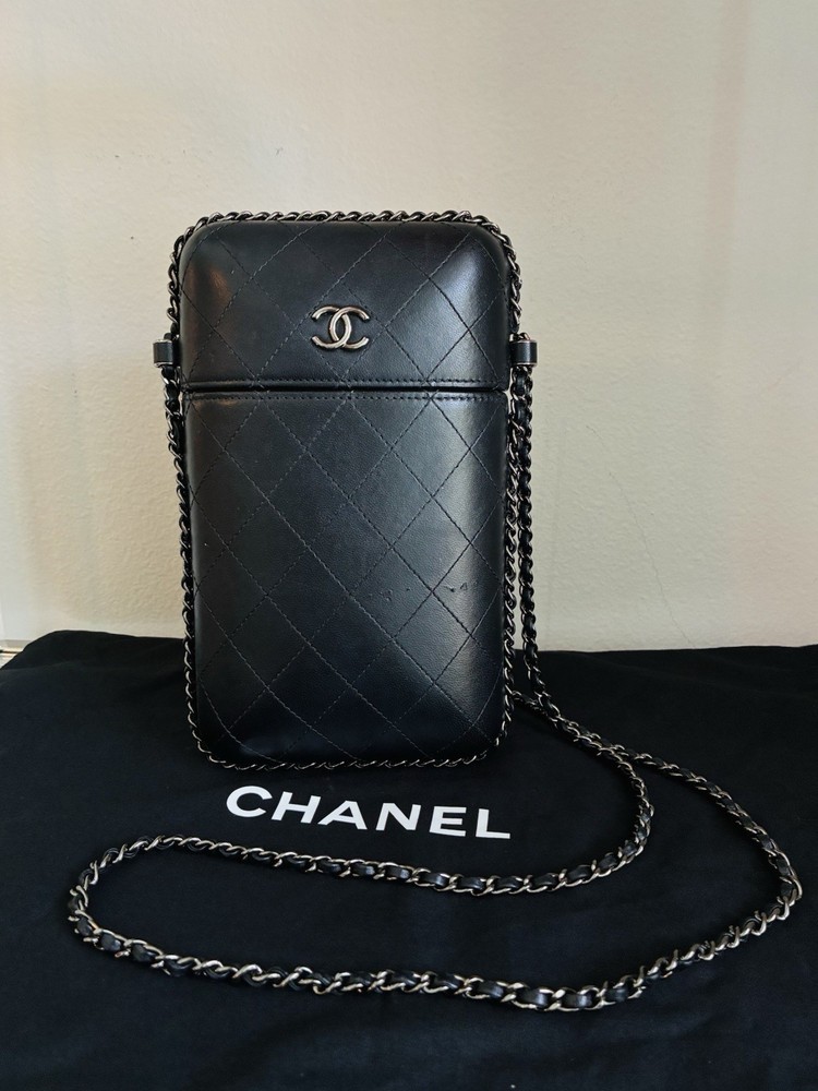 CHANEL 🖤 Quilted Lambskin Clutch with Chain Black