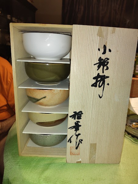 Japanese Porcelain small rice or soup Bowls In Original Wooden Box Set Of 5