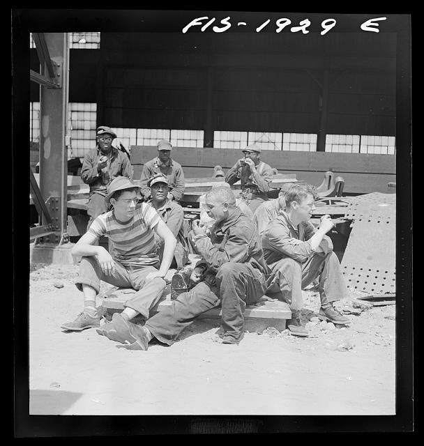 Photo:Newport News Virginia Negro Shipyard Workers 1942 Smoking Break