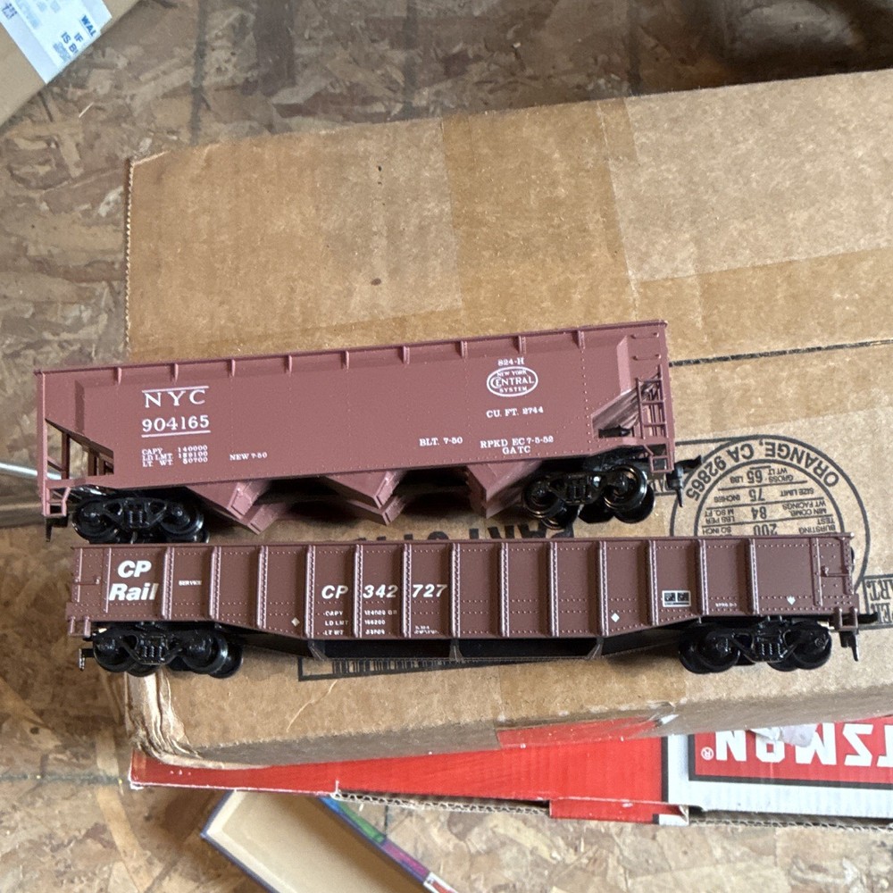 Roundhouse HO 3-Bay Offset Hopper Freight Car Kit NYC & CP Rail Analog DC 1615