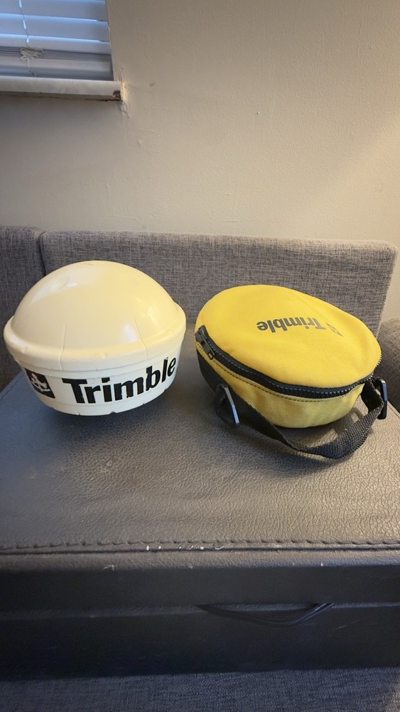 Trimble GPS Beacon Antenna. PN:33580-50 / Trimble Soft Bag