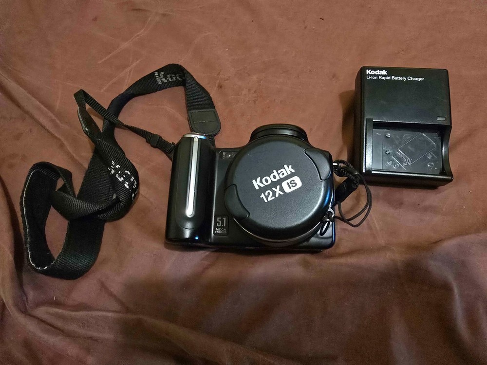 Kodak EasyShare P850 5.1MP Digital Camera - Black Tested & Working