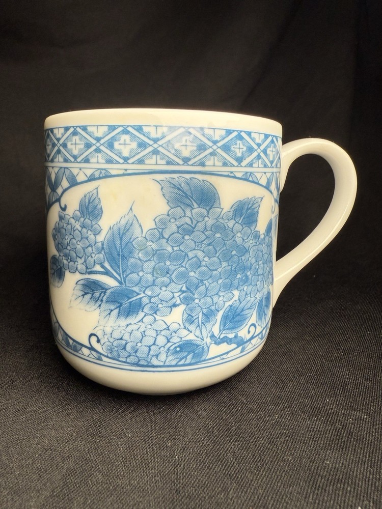 Vintage Blue & White (Japan) Floral Ceramic Coffee/Tea Mug - Excellent Condition