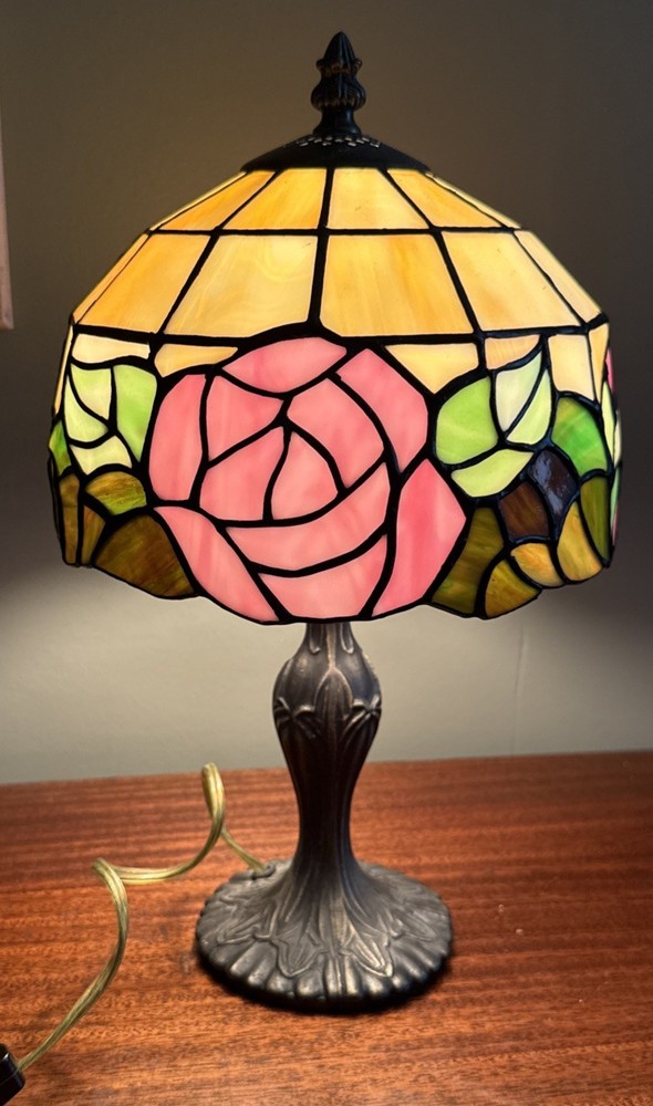 Vintage Tiffany style lamp With Rose Stained Glass Table 15” Tall Shade Is 8”
