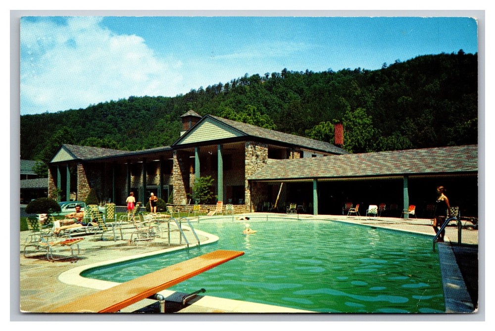 Gatlinburg TN The Riverside Hotel Motel Swimming Pool Postcard Posted 1962