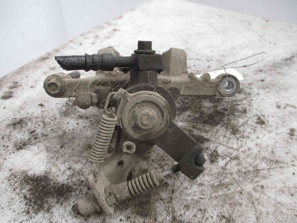 Opel Astra J 13300862 right rear brake caliper