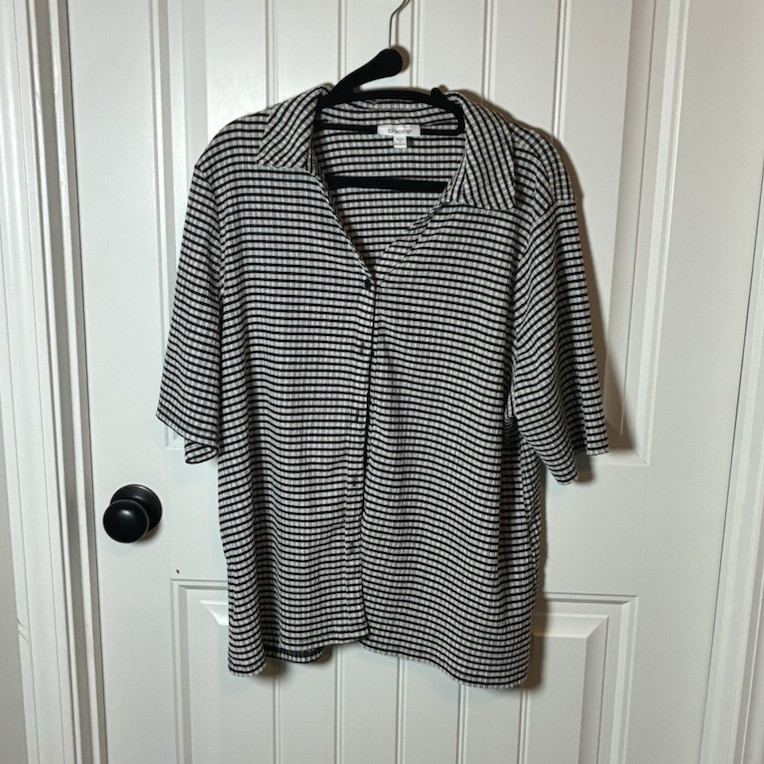 Chico's Women’s Black/White Striped V-Neck Short Sleeve Button Knit Top XL